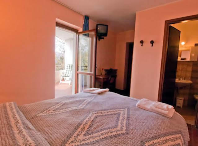 Hotel Rondanino Lanzo dʼIntelvi Εξωτερικό φωτογραφία