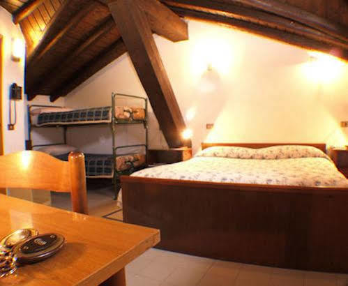 Hotel Rondanino Lanzo dʼIntelvi Εξωτερικό φωτογραφία