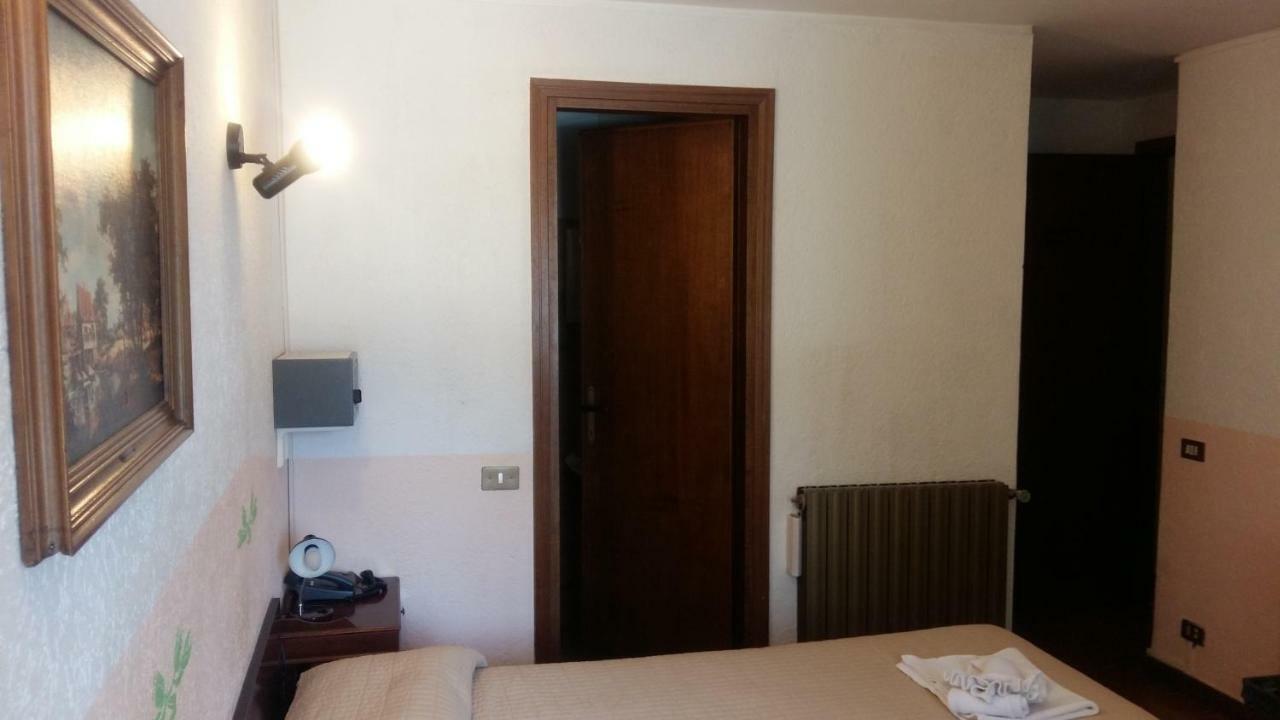 Hotel Rondanino Lanzo dʼIntelvi Εξωτερικό φωτογραφία