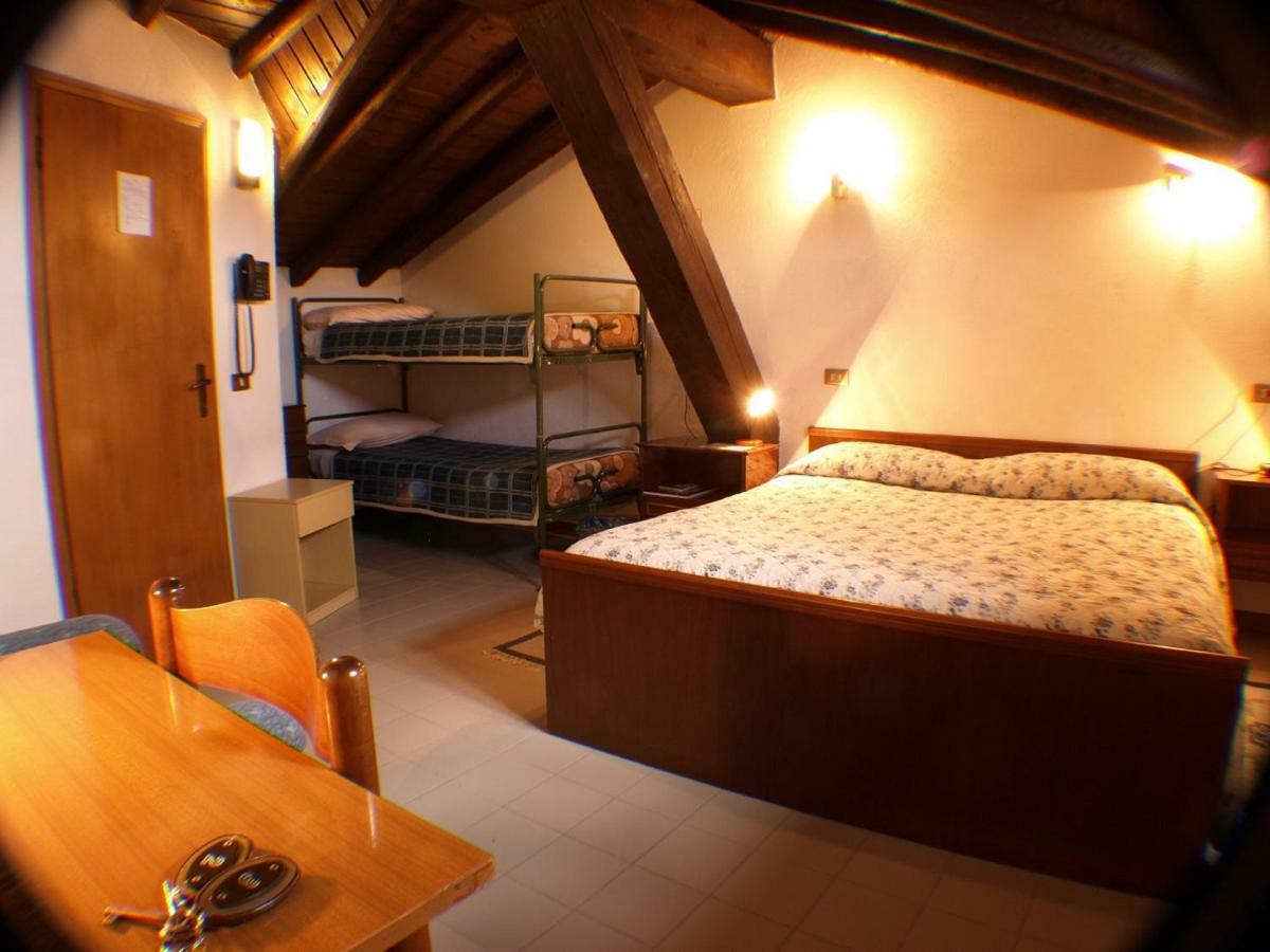Hotel Rondanino Lanzo dʼIntelvi Εξωτερικό φωτογραφία